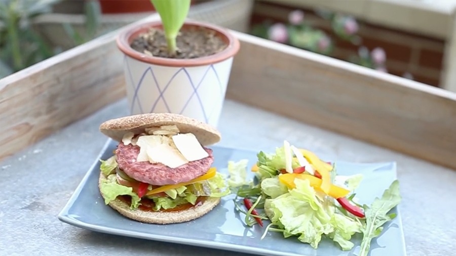 Burger Carne 100% de Pavo y Pollo con vegetales y salsa barbacoa